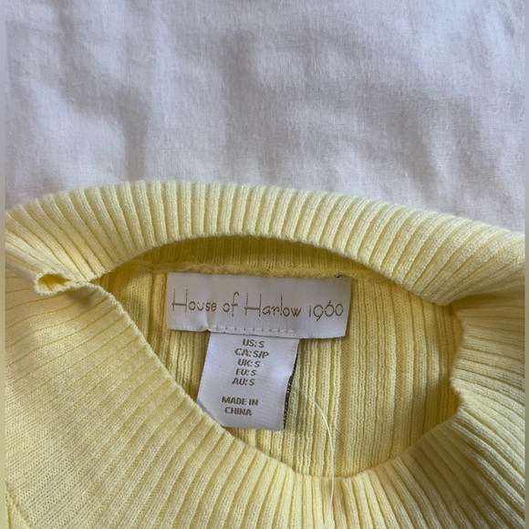 House of Harlow 1960 Yellow Mock Neck Sleeveless Ribbed Knit Top NWOT - Picture 2 of 3